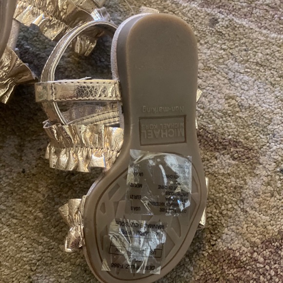 Michael Kors Girls Open Toe Sandals Gold - Picture 6 of 7